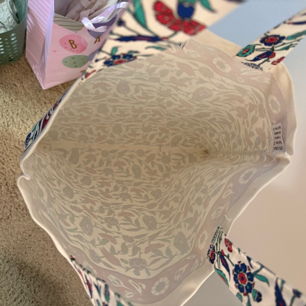 The British Museum Exclusive Floral Tote Bag - Picture 7 of 8
